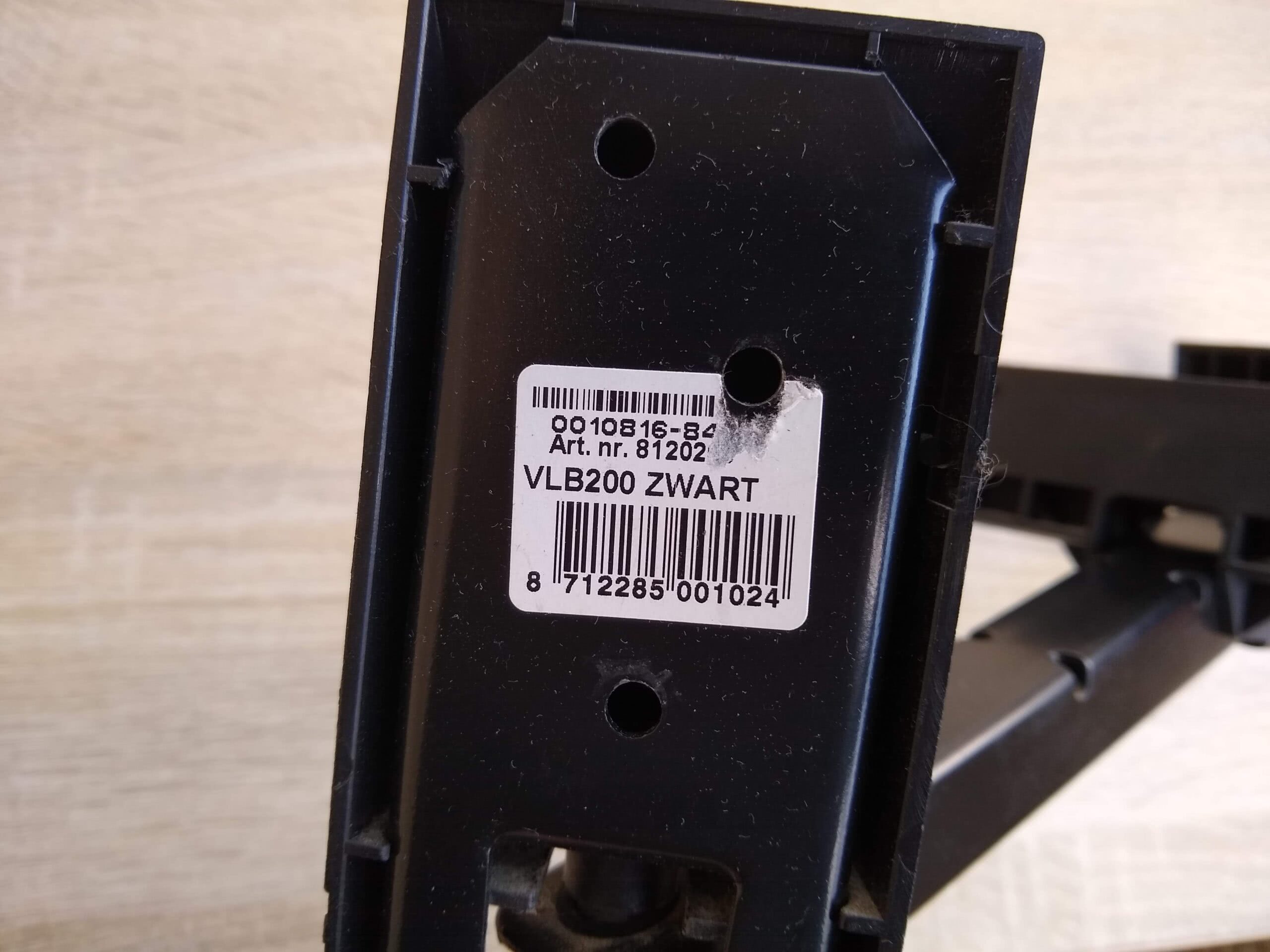 Uchwyty głośnikowe VLB 200 Vogels - zbliżenie na kod kreskowy